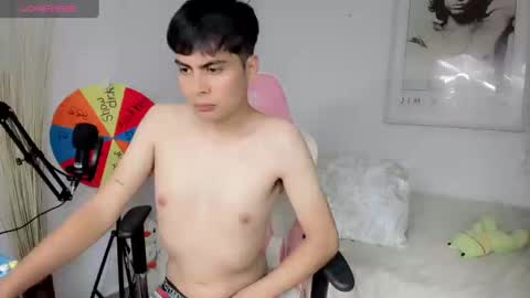 Snapshot of boy_andy__ chatting on 12/29/24, 10:25 Aaron online show from 12/29/24, 10:25