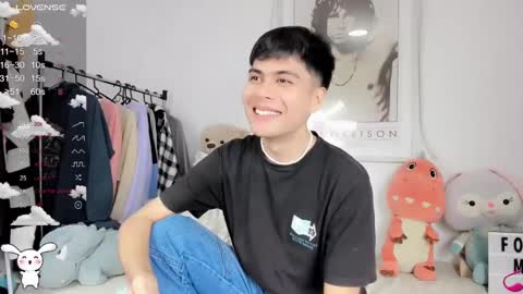 Snapshot of boy_andy__ chatting on 02/20/25, 06:35 Aaron online show from 02/20/25, 06:35