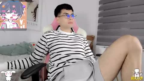 Snapshot of boy_andy__ chatting on 11/17/25, 07:19 Aaron online show from 11/17/25, 07:19