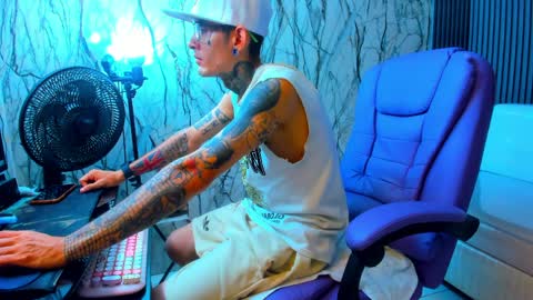Snapshot of boy_tatto77 chatting on 03/26/26, 02:11 boy_tatto77 online show from 03/26/26, 02:11