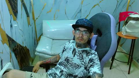 Snapshot of boy_tatto77 chatting on 03/31/26, 12:05 boy_tatto77 online show from 03/31/26, 12:05