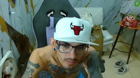 Snapshot of boy_tatto77 chatting on 04/01/26, 01:41 boy_tatto77 online show from 04/01/26, 01:41