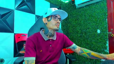 Snapshot of boy_tatto77 chatting on 04/04/26, 12:31 boy_tatto77 online show from 04/04/26, 12:31