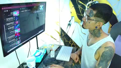 Snapshot of boy_tatto77 chatting on 04/25/26, 01:41 boy_tatto77 online show from 04/25/26, 01:41