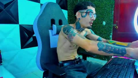 Snapshot of boy_tatto77 chatting on 05/27/26, 12:02 boy_tatto77 online show from 05/27/26, 12:02