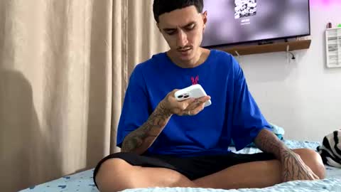 Snapshot of boybisexual33 chatting on 01/07/26, 01:41 Couple Cuckold online show from 01/07/26, 01:41