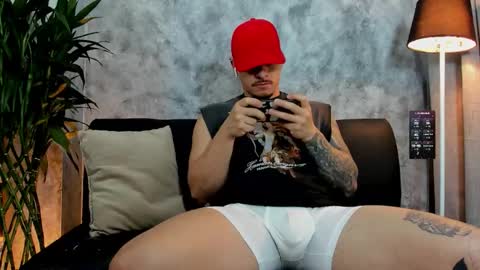 Snapshot of boyc02_ chatting on 10/25/25, 03:47 boyc02_ online show from 10/25/25, 03:47