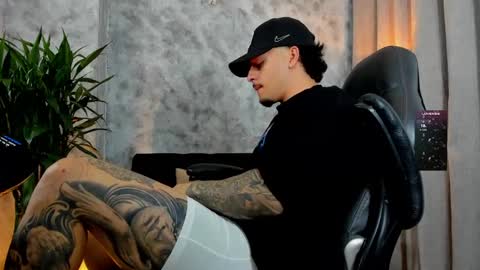 Snapshot of boyc02_ chatting on 11/28/25, 12:46 boyc02_ online show from 11/28/25, 12:46