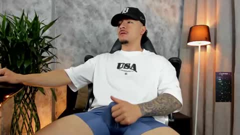 Snapshot of boyc02_ chatting on 12/04/25, 12:58 boyc02_ online show from 12/04/25, 12:58