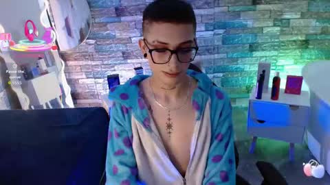 Snapshot of boyfox_tay chatting on 09/24/25, 04:16 boyfox_tay online show from 09/24/25, 04:16