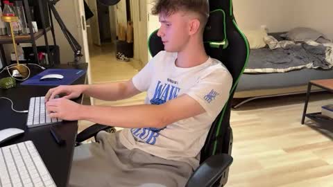 Snapshot of boykik chatting on 12/14/24, 10:50 Eddie online show from 12/14/24, 10:50