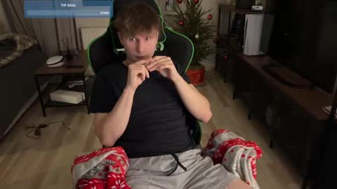 Snapshot of boykik chatting on 01/06/25, 10:05 Eddie online show from 01/06/25, 10:05