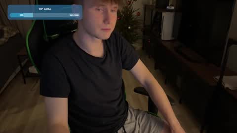 Snapshot of boykik chatting on 01/07/25, 04:08 Eddie online show from 01/07/25, 04:08