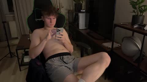 Snapshot of boykik chatting on 01/15/25, 05:15 Eddie online show from 01/15/25, 05:15