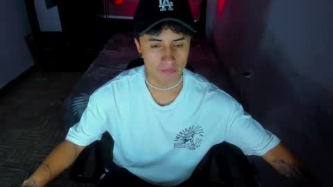 Snapshot of boylatin_777 chatting on 01/09/25, 02:33 miguel online show from 01/09/25, 02:33