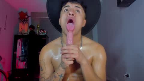 Snapshot of boylatin_777 chatting on 01/21/25, 09:24 miguel online show from 01/21/25, 09:24