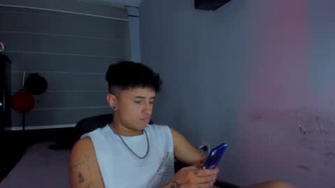 Snapshot of boylatin_777 chatting on 01/22/25, 04:44 miguel online show from 01/22/25, 04:44