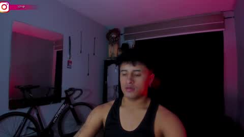 Snapshot of boylatin_777 chatting on 02/11/25, 04:22 miguel online show from 02/11/25, 04:22