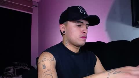 Snapshot of boylatin_777 chatting on 10/08/25, 04:10 miguel online show from 10/08/25, 04:10