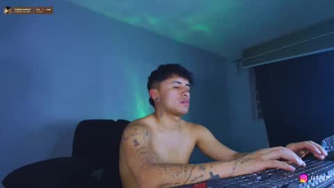 Snapshot of boylatin_777 chatting on 10/31/25, 11:06 miguel online show from 10/31/25, 11:06