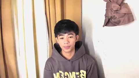 Snapshot of boynextdoor4ux chatting on 06/08/26, 02:17 HI IM JAMES DONT FORGET GIVE ME THUMBS UP AND JOIN TO MY FANCLUB online show from 06/08/26, 02:17