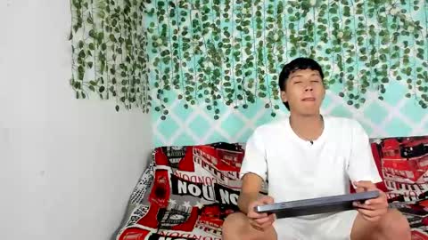 boys4hot_777 online show from 02/17/25, 07:21