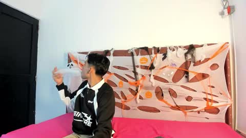 ALEX - TAYLER  -MIKE online show from 10/18/25, 01:12