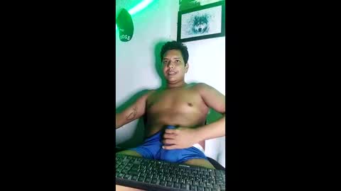 Snapshot of boysex1124 chatting on 04/25/26, 04:15 andrew online show from 04/25/26, 04:15