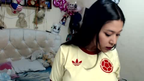 Snapshot of boyslatin493916 chatting on 01/22/25, 08:38 nikky and jeik online show from 01/22/25, 08:38