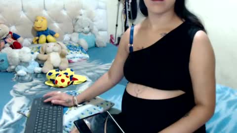 Snapshot of boyslatin493916 chatting on 02/20/25, 08:47 nikky and jeik online show from 02/20/25, 08:47