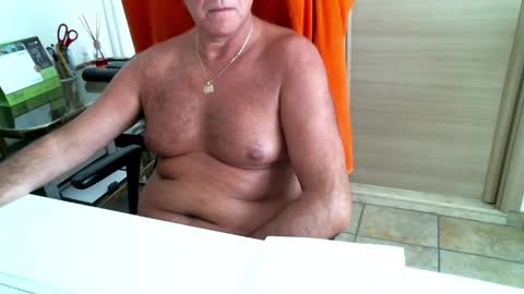 Snapshot of braccobald chatting on 03/03/25, 10:28 Braccobald online show from 03/03/25, 10:28