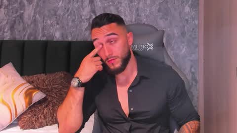 Snapshot of brad1_ chatting on 11/19/25, 02:11 instagramBrad mayers1twittermayersbrad online show from 11/19/25, 02:11