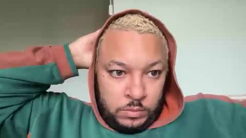 Snapshot of brad_368 chatting on 12/14/25, 12:21 Brad online show from 12/14/25, 12:21