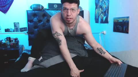 brad hot boy online show from 01/11/25, 04:14