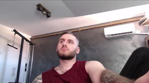 Snapshot of brad_pittfall chatting on 09/15/25, 01:44 ask me online show from 09/15/25, 01:44