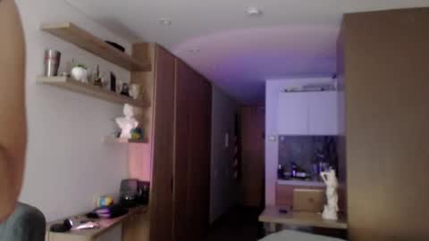 Snapshot of bradley_muscle chatting on 09/18/25, 11:18 Bradley online show from 09/18/25, 11:18