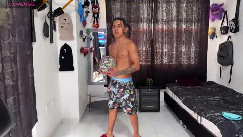 Bradley Strong online show from 11/11/25, 03:23