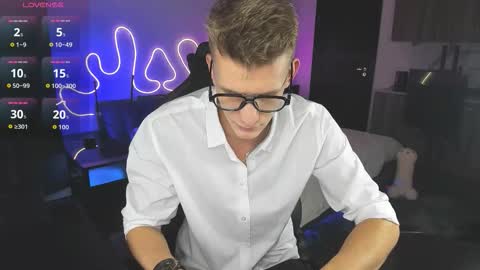 Snapshot of bradmaloney chatting on 09/20/25, 08:21 brad maloney online show from 09/20/25, 08:21