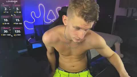 Snapshot of bradmaloney chatting on 09/22/25, 08:33 brad maloney online show from 09/22/25, 08:33