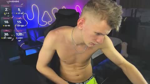 Snapshot of bradmaloney chatting on 10/17/25, 07:38 brad maloney online show from 10/17/25, 07:38