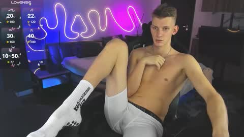 Snapshot of bradmaloney chatting on 11/14/25, 07:34 brad maloney online show from 11/14/25, 07:34