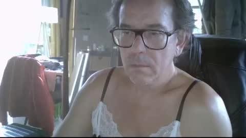 Snapshot of bradysboy chatting on 12/15/25, 11:36 bradysboy online show from 12/15/25, 11:36