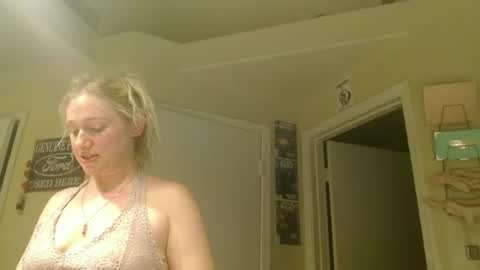 Snapshot of braindeadbetty chatting on 06/20/26, 02:47 i am a naughty jedi knight online show from 06/20/26, 02:47