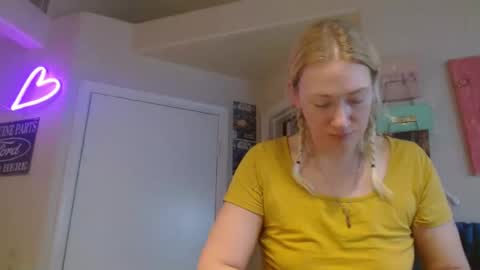 Snapshot of braindeadbetty chatting on 07/06/26, 02:03 i am a naughty jedi knight online show from 07/06/26, 02:03
