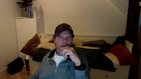 Snapshot of bram1944972145 chatting on 12/09/24, 04:47 Bram online show from 12/09/24, 04:47