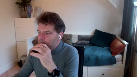 Snapshot of bram1944972145 chatting on 12/20/24, 09:00 Bram online show from 12/20/24, 09:00