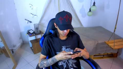 Snapshot of brand_hades chatting on 04/18/26, 02:48 B R A N D online show from 04/18/26, 02:48