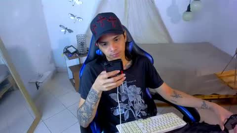 Snapshot of brand_hades chatting on 04/19/26, 12:54 B R A N D online show from 04/19/26, 12:54