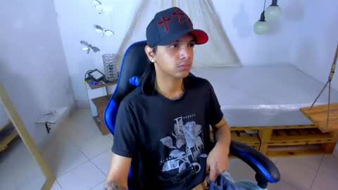 Snapshot of brand_hades chatting on 04/22/26, 02:47 B R A N D online show from 04/22/26, 02:47