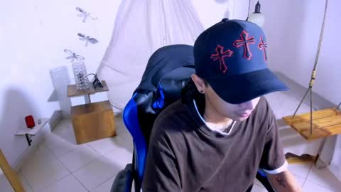 Snapshot of brand_hades chatting on 05/17/26, 02:31 B R A N D online show from 05/17/26, 02:31
